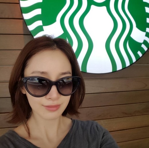 김태희, 수수한 일상 속 빛나는 미모…"가려도 자체 발광"