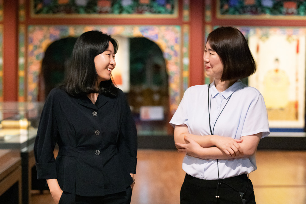 국립고궁박물관 곽희원(사진상 왼쪽)·김효윤(사진상 오른쪽) 학예연구사. 사진=권혁성 PD